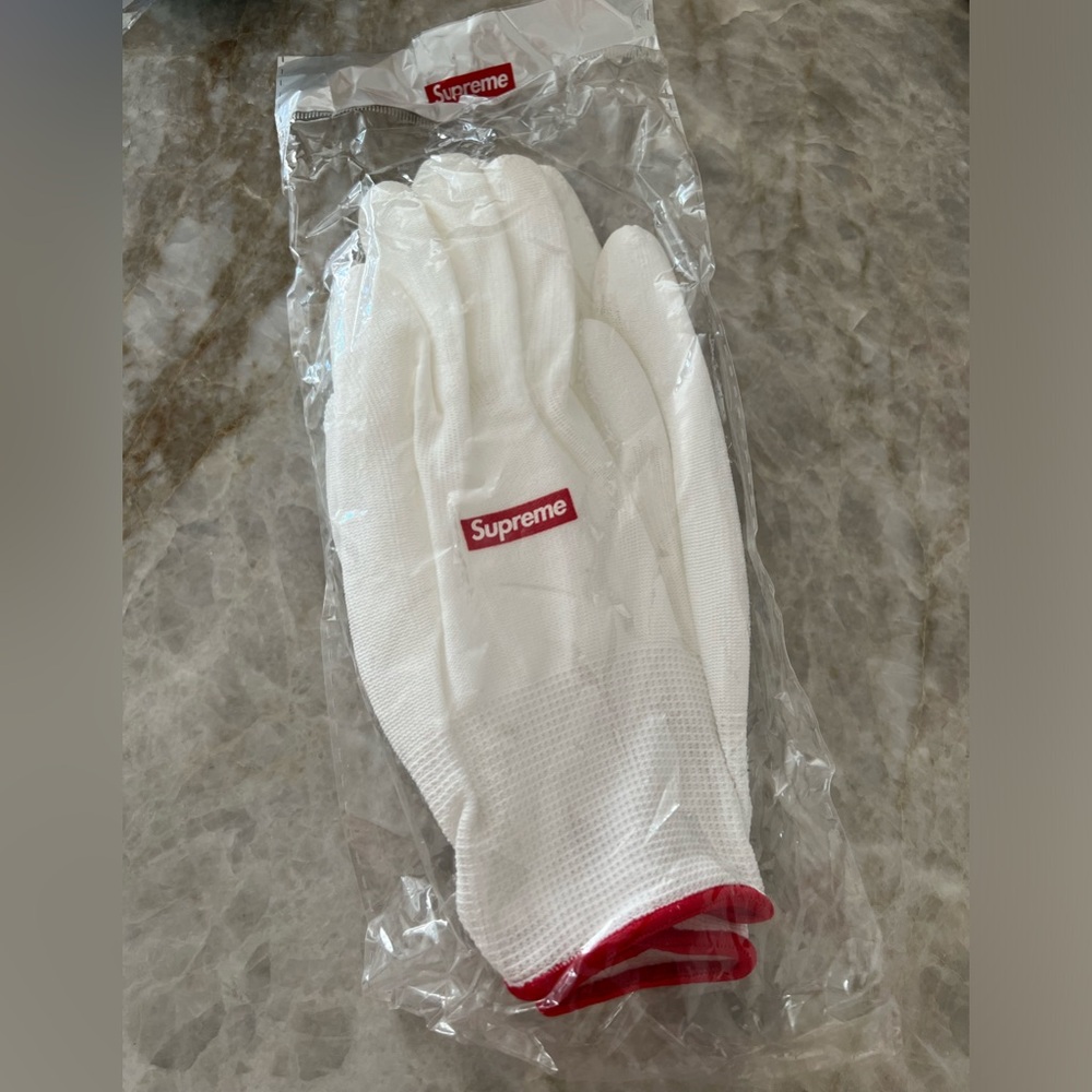 Supreme Rubberized Glove